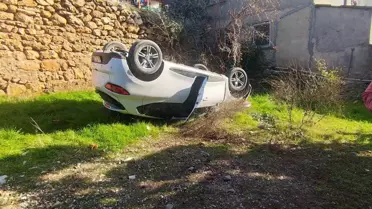 Antalya Kepez'te Kontrolden Çıkan Otomobil Boş Araziye Yuvarlandı, 4 Kişi Hafif Yaralandı