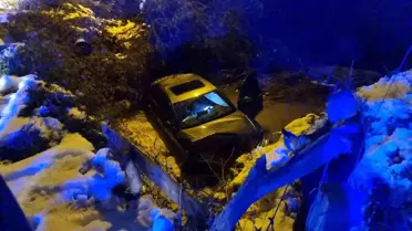 Sinop'ta Buzlu Yol Kaza: Araç Dereye Düşerek 1 Yaralıyı Yere Getirdi