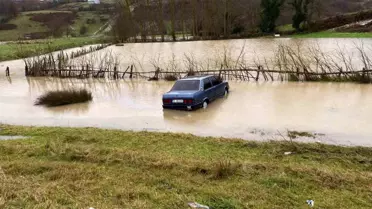 Şiddetli Yağış Sonrası Sinop'ta Su Birikintisi Aracın Şarampole Düşmesine Yol Açtı