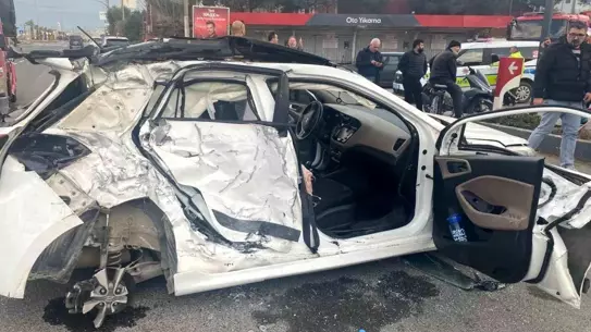 Manisa’nın Turgutlu İlçesinde Otobüs ve Özel Araç Çarpıştı: 3 Kişi Yaralı