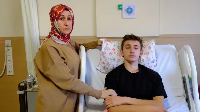 Etkinlik alanında toplanan kalabalık