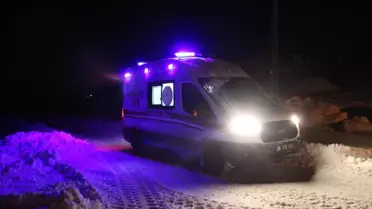 Ağrı’da Karla Mücadele Ekipleri 2 Hastayı Zorlu Şartlarda Hastaneye Ulaştırdı