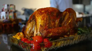 Yılbaşı Sofralarında Gıda Güvenliği: Hindi ve Mezeler İçin Uzman Uyarıları