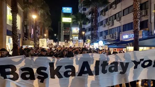 Altay Taraftarları Şehrin Sokaklarında 'Kurtuluş Yürüyüşü' Düzenledi