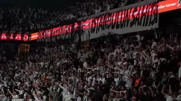 Beşiktaş-Fenerbahçe Derbisinde Küfürlü Tezahüratlar Nedeniyle 15 Dakikalık Ara