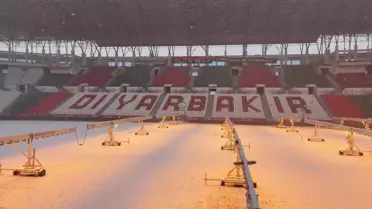 Diyarbakır Stadyumu'nda Soğuk Hava Çimlerini Korumak İçin Yapay Güneş Işını Sistemi Kuruldu