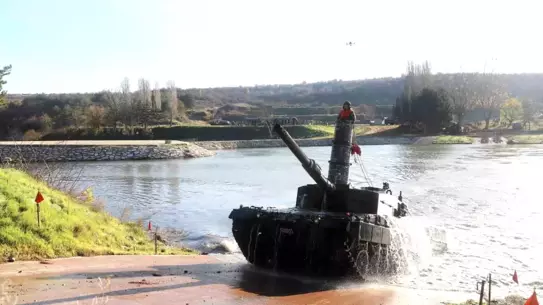 Kırklareli'de Durgun Sular Üzerinde Askeri Geçiş Eğitimini Başarıyla Tamamladı