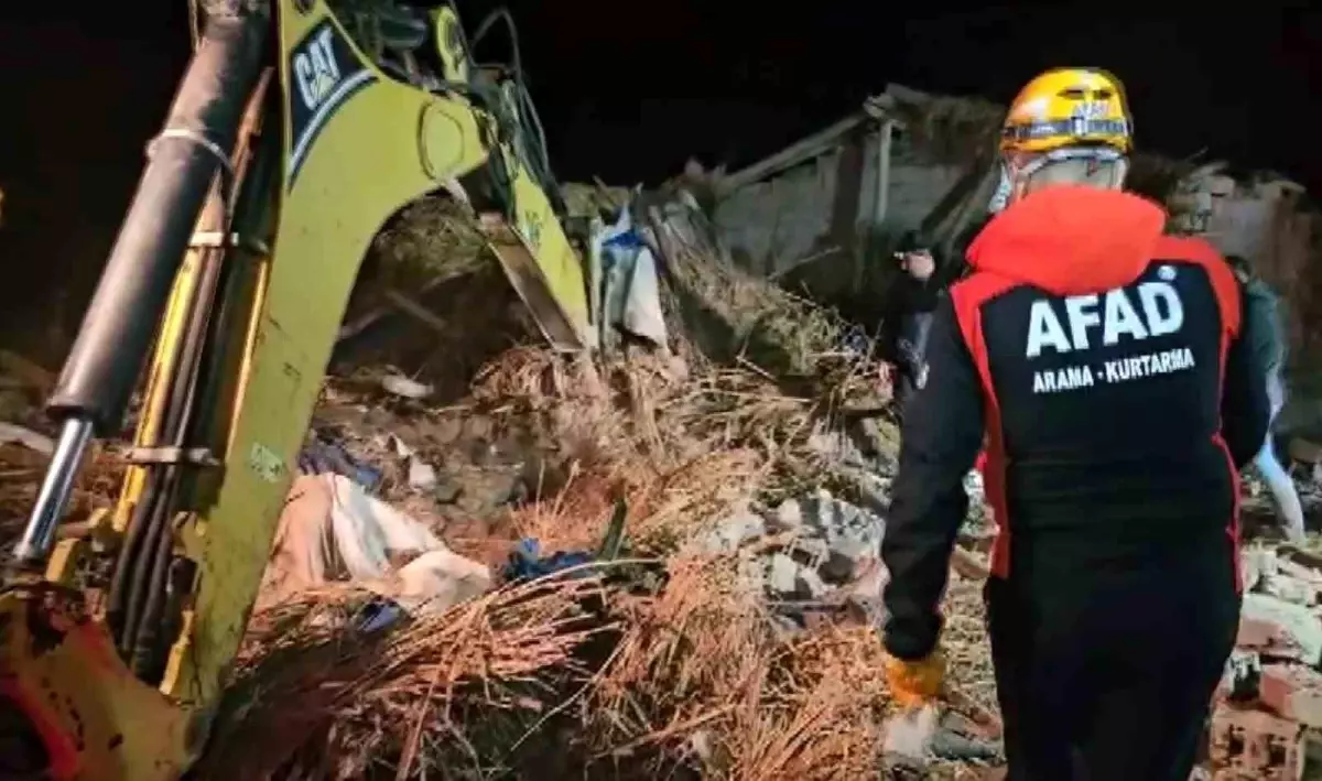 Aksaray'da Şiddetli Yağış Mandırayı Yıkarken 20 Hayvan Hayata Veda Etti