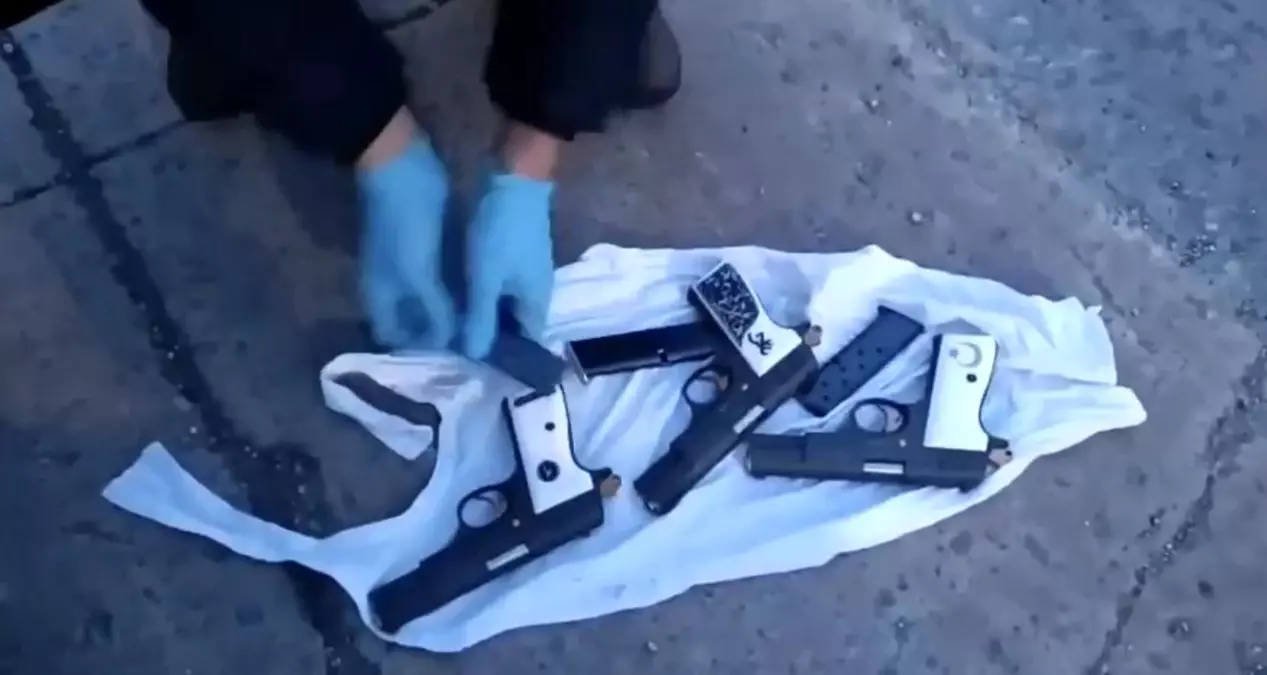 Samsun Tekkeköy'de Durdurulan Araçta 3 Ruhsatsız Tabanca Ele Geçirildi