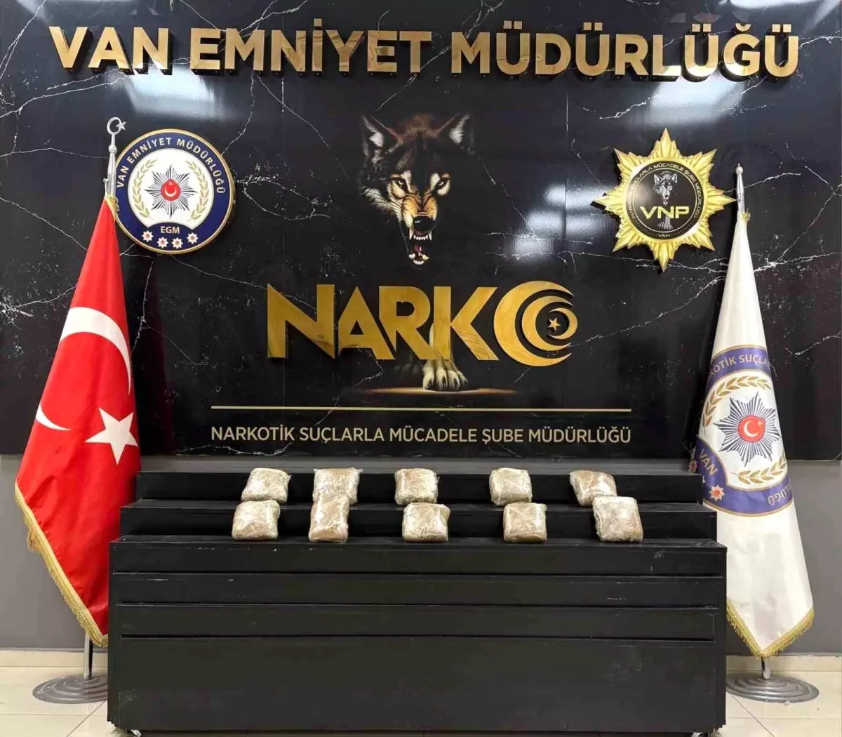Van’da Polis 13 Kilo Metamfetamin Ele Geçirdi: 2 Şüpheli Tutuklandı