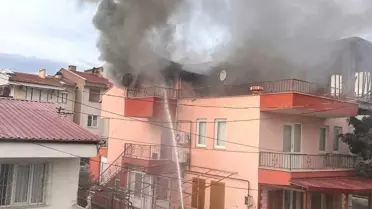 Burhaniye’de Yangın: Yalnız Yaşlı Adam Kurtarıldı