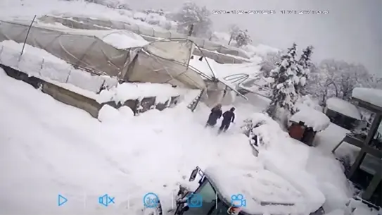 Karabük’te Şiddetli Kar, Seraları Yere Döktü: Çiftçi Kahramanlıkla Kurtarıldı