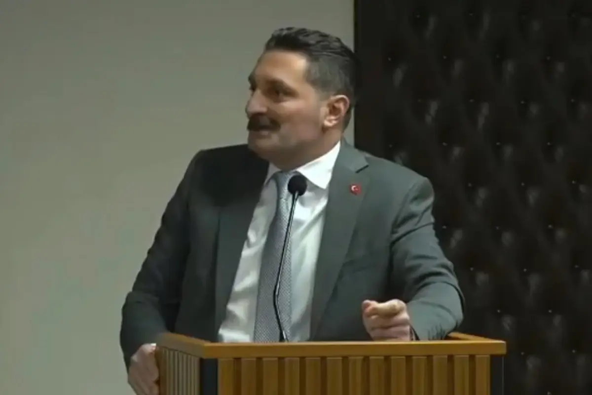 Maltepe Meclisinde Tartışma: AK Partili Özgün, Açlık Metaforu ile Şükrü Akçadağ'ı Eleştirdi