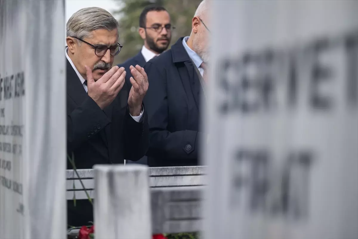 Bayrak Şairi Arif Nihat Asya’nın 51. Yıl Anısı: Kabri Başında Duygusal Tören