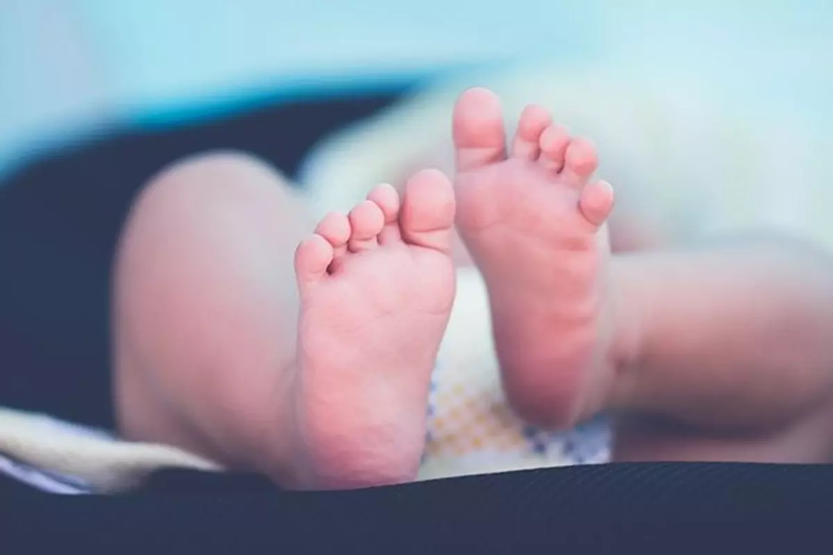 Esenler'de Bir Aylık Bebek Otobüs Durağına Bırakıldı: Anne ve Anneanne Gözaltına Alındı