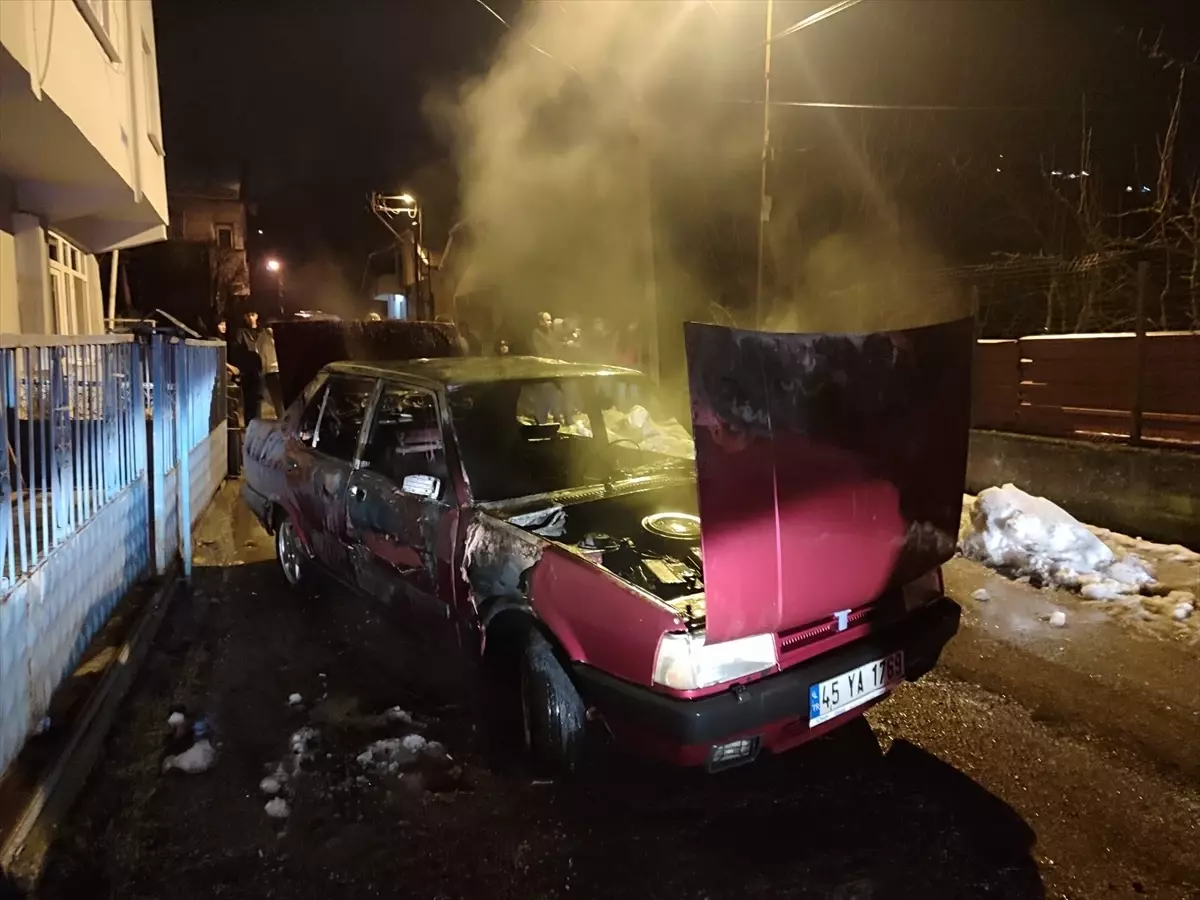 Karabük Yenice'de Park Halindeki Araçta Çıkan Yangın Kontrol Altına Alındı