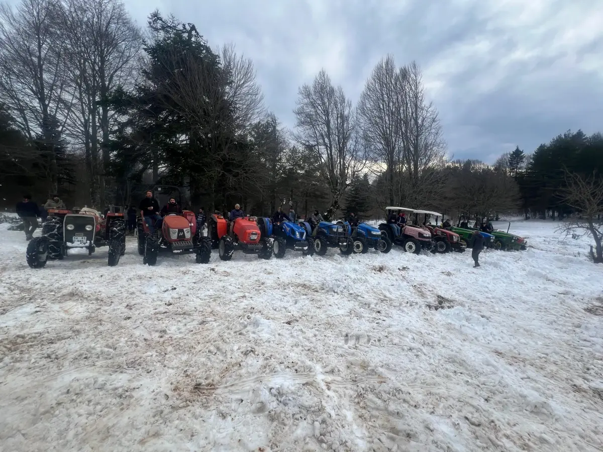 Pamukova’da Karla Kaplı Yaylada Traktör Off-Road Macerası