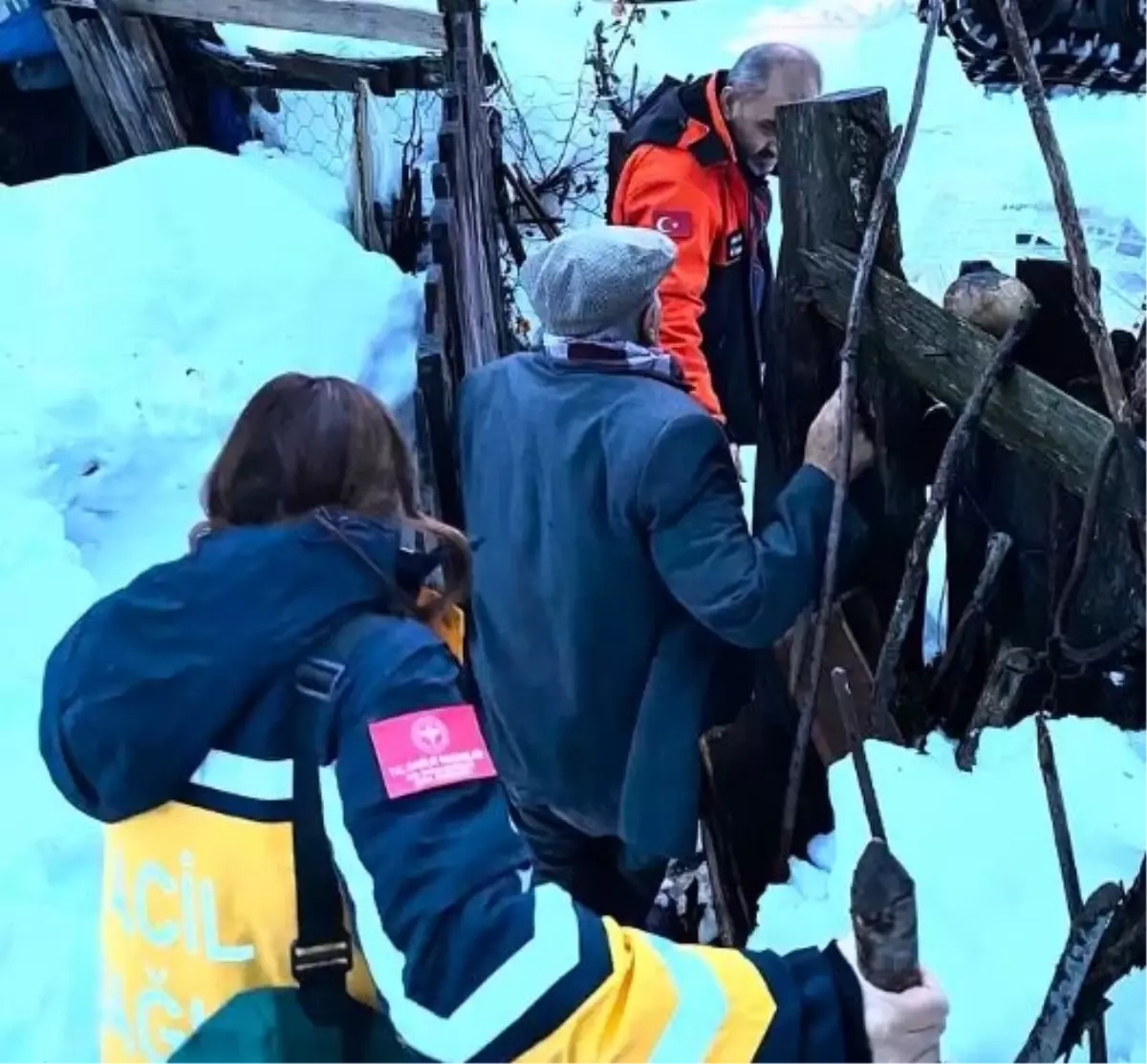 AFAD’dan Zorlu Koşullarda Hızlı Müdahale: Kastamonu’da Hastayı Paletli Araçla Hastaneye Ulaştırdı