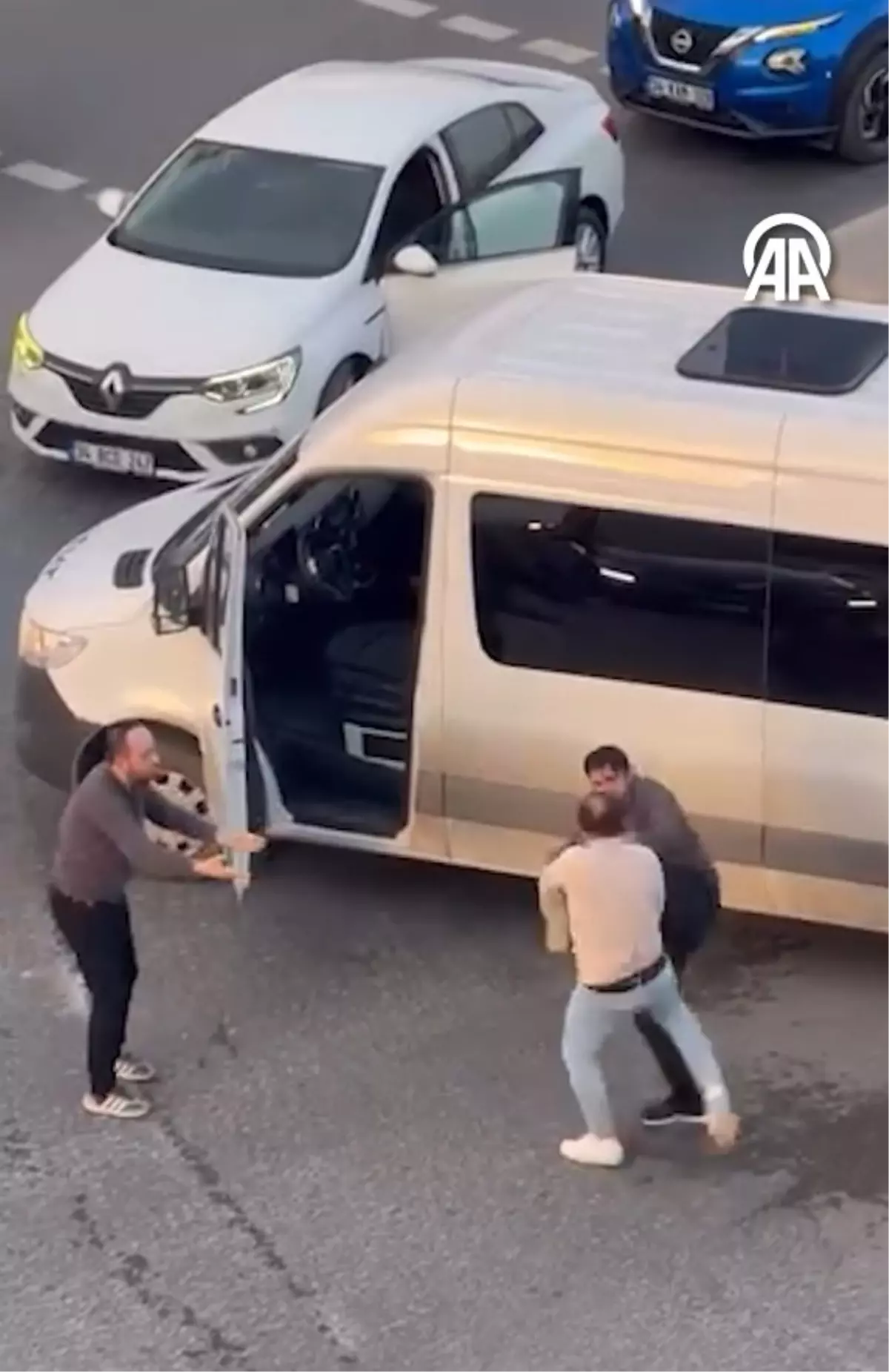 Pendik'te Trafik Sırasındaki Şiddetli Çekişme Görüntülendi