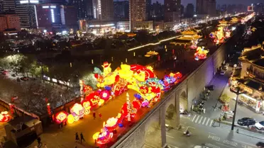 Xi’an’da Işıklarla Dolu Fener Festivali: Çin Yeni Yılı Coşkusu