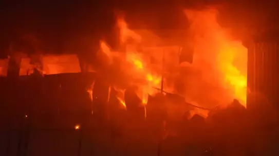 Serik'te Soğuk Hava Deposunda Yangın Kontrol Altına Alındı