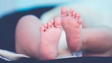 Esenler'de Bir Aylık Bebek Otobüs Durağına Bırakıldı: Anne ve Anneanne Gözaltına Alındı