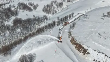 Yüksekova’da 1 Metre Karla Mücadele Hız Kesmeden Sürüyor