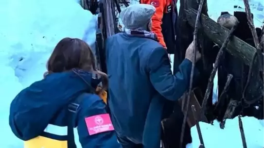 AFAD’dan Zorlu Koşullarda Hızlı Müdahale: Kastamonu’da Hastayı Paletli Araçla Hastaneye Ulaştırdı