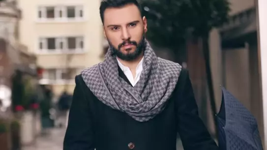 Alişan’ın yeni fotoğrafı 'kalkık kaş' tartışması yarattı