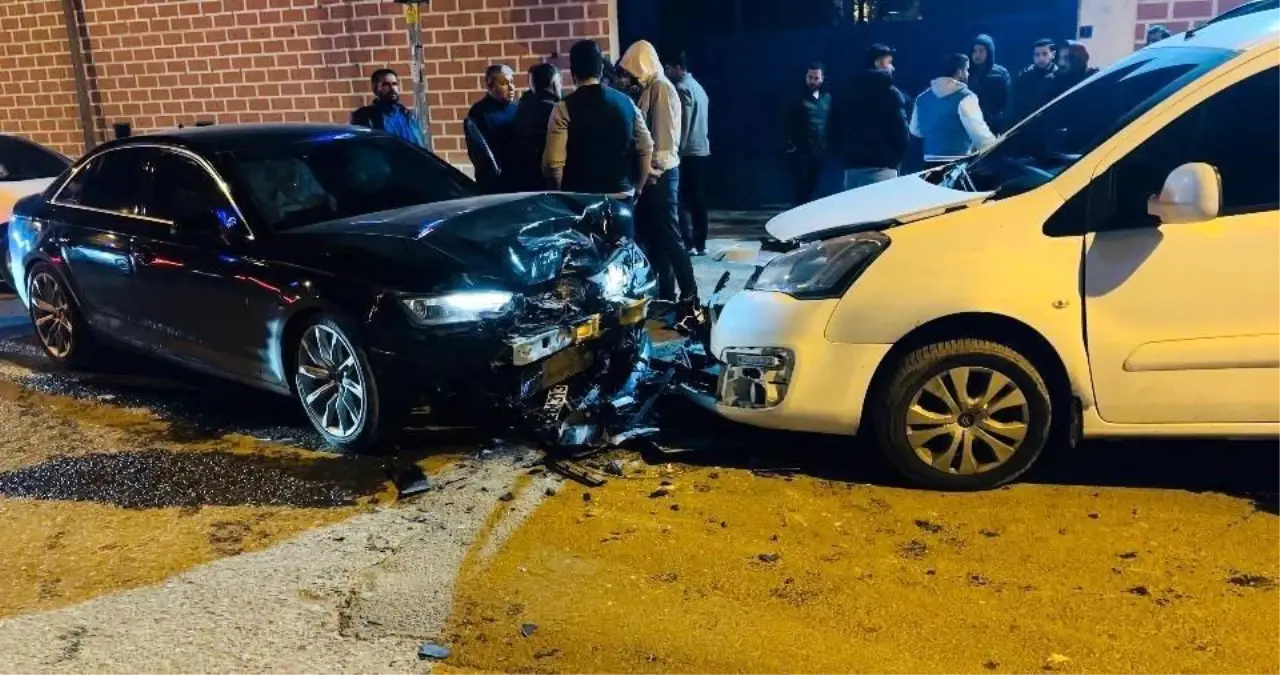 Ceylanpınar’da Audi ve Citroën Çarpıştı: 2 Yaralı ve Ağır Hasar