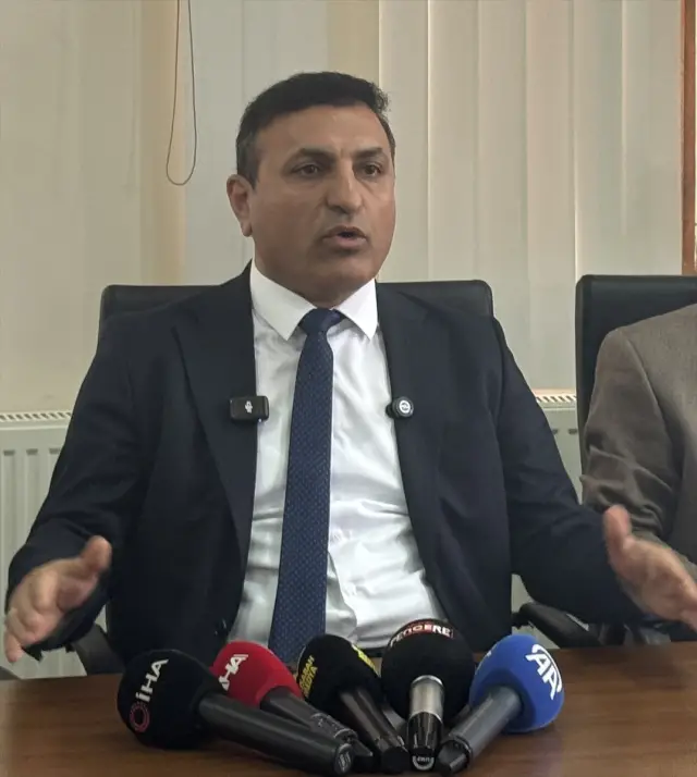 Parti toplantısında tartışma