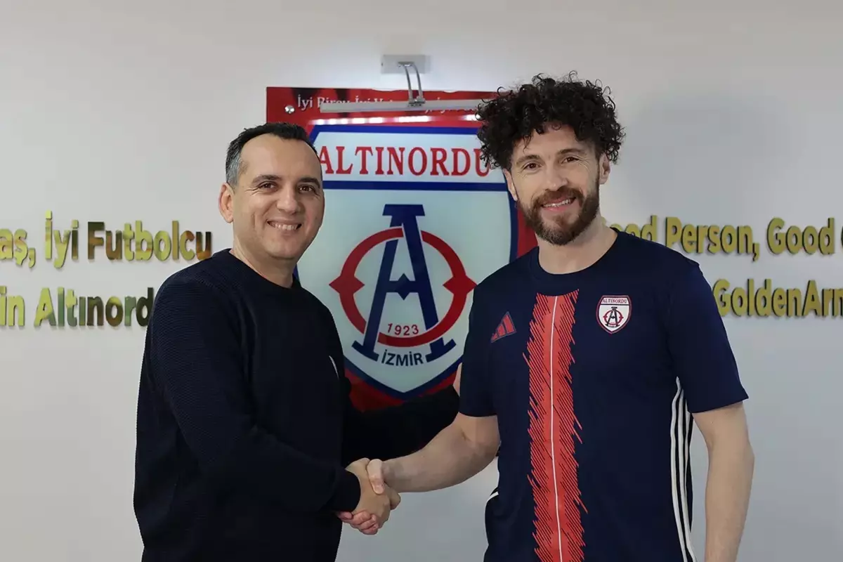 Altınordu, 38 Yaşındaki Tecrübeli Sol Bek Gökhan Süzen'i Kadrosuna Ekledi