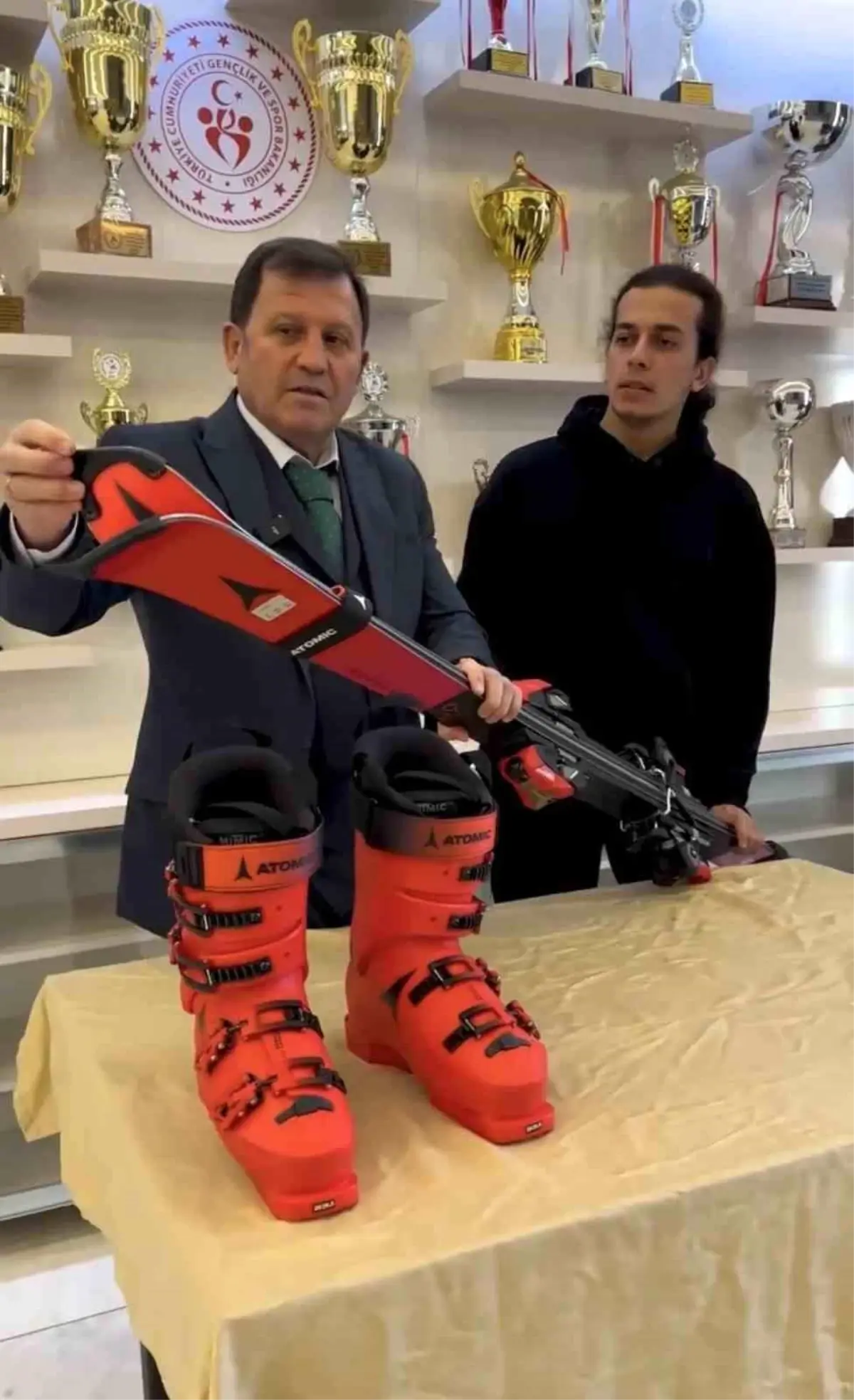 Kayseri Gençlik ve Spor İl Müdürlüğü, Harun Mut’a Maribor 2025 Hazırlıklarında Malzeme Desteği Sağladı