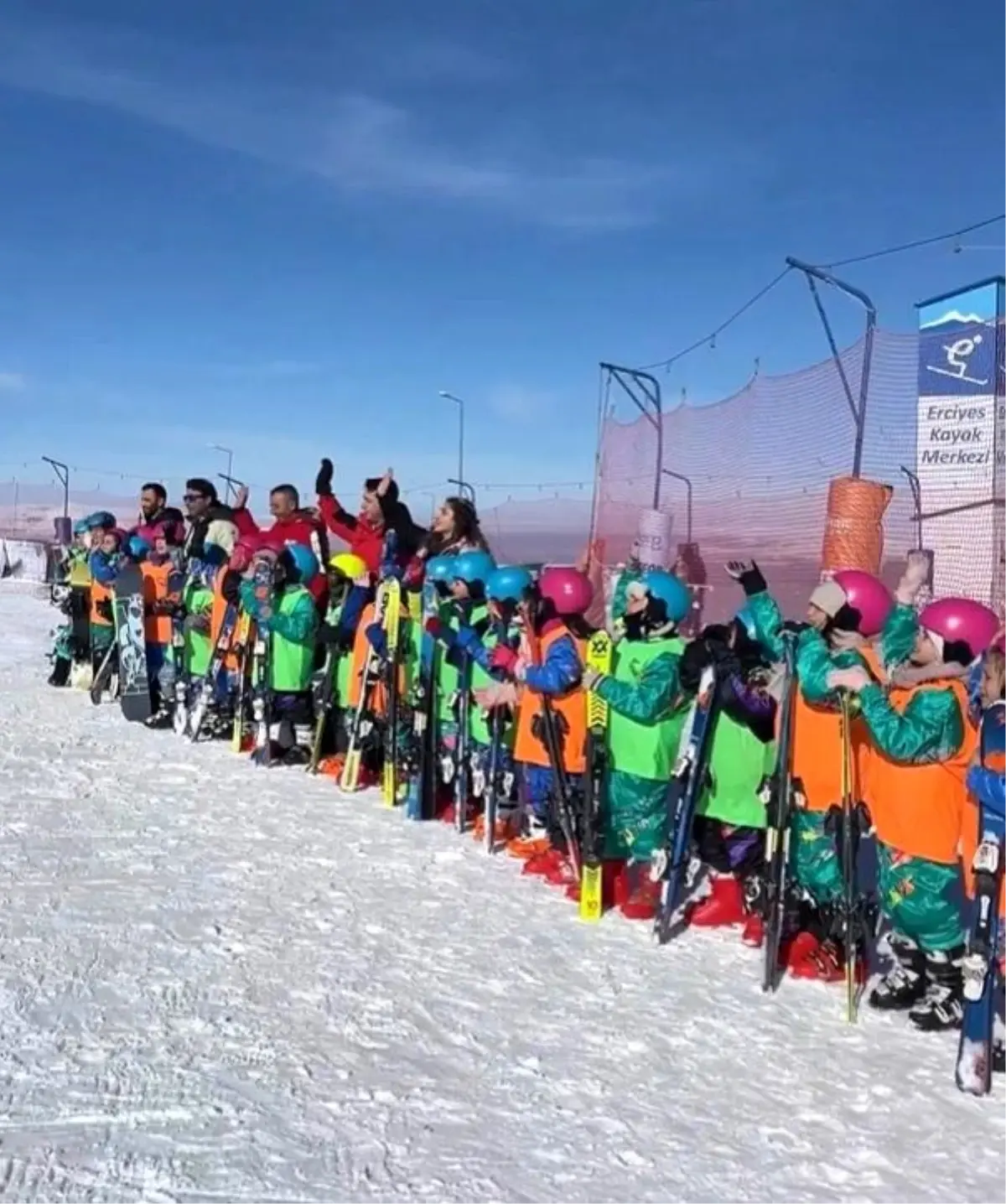 Erciyes Dağında Yeni Kayak Okulu: ERVA’nın 65. Okulu Açıldı