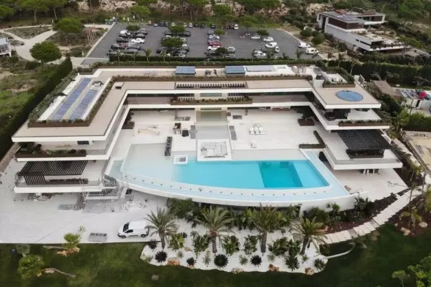 Malikane içinde sonsuzluk havuzu