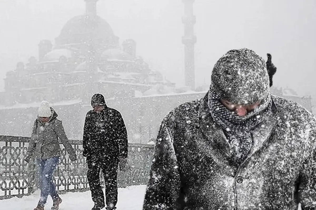İstanbul’da Ani Hava Değişimi: Perşembe Şiddetli Fırtına, Cuma Kar Yağışı Bekleniyor