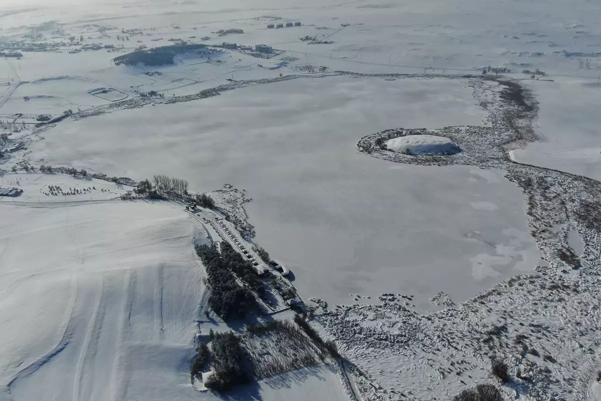 Hafik Gölü'nde Tarihi Donma: Sıcaklık -21°C'ye Düştü