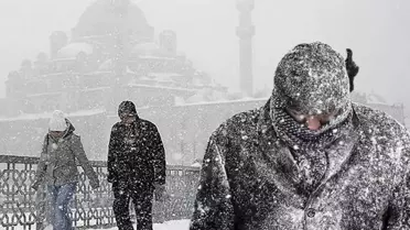 İstanbul’da Ani Hava Değişimi: Perşembe Şiddetli Fırtına, Cuma Kar Yağışı Bekleniyor