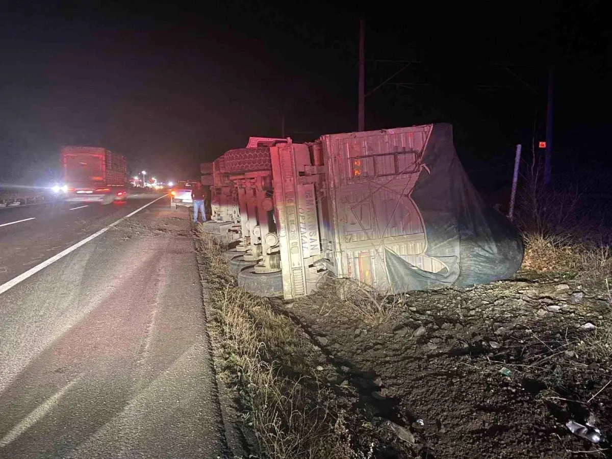 Bilecik’te Alkollü Tır Sürücüsü Kontrolü Kaybederek Devrildi, Yaralanma Yok