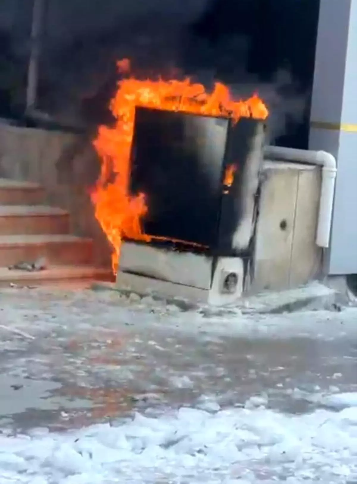 Batman’ın Kültür Mahallesi’nde Elektrik Panosunda Çıkan Yangın Hızla Söndürüldü