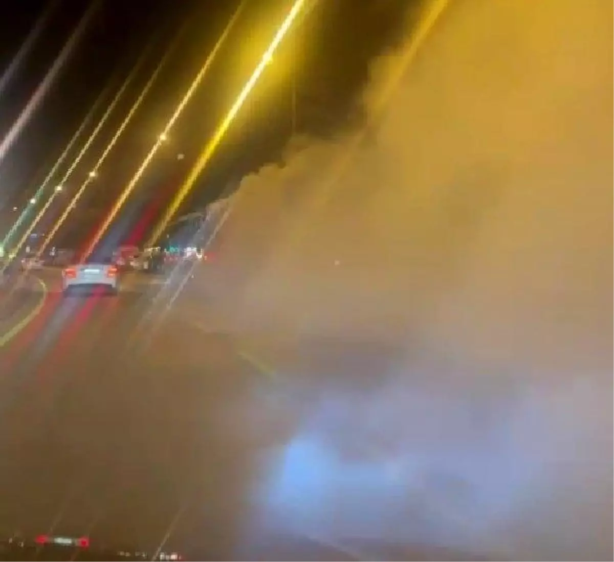 Denizli'de iki otobüste motor yangını; sürücüler zamanında müdahale etti