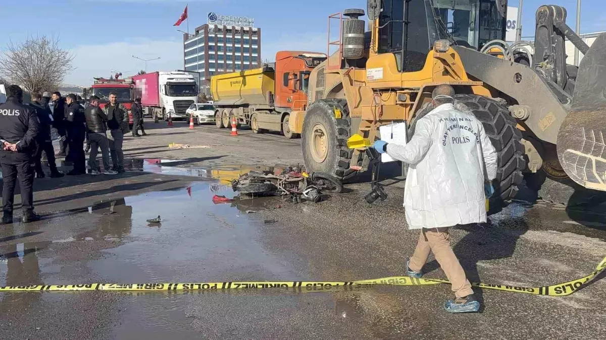 Gaziantep’te İş Makinesi Çarpmasıyla Motosikletli Hayatını Kaybetti