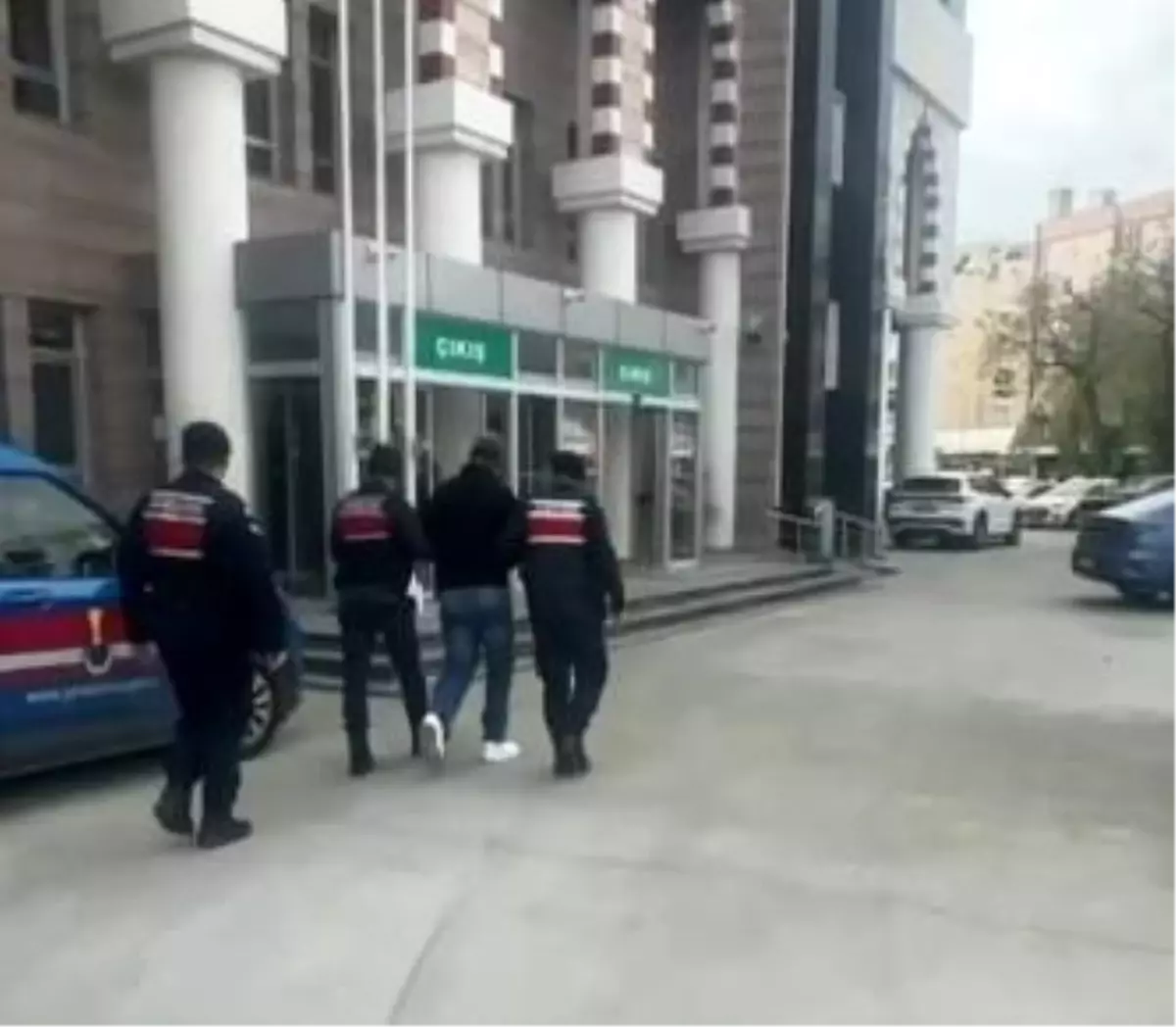 Kuşadası'nda 550 Bin Liraya Yaklaşan Altın Hırsızlığı Jandarma Tarafından Çözüldü