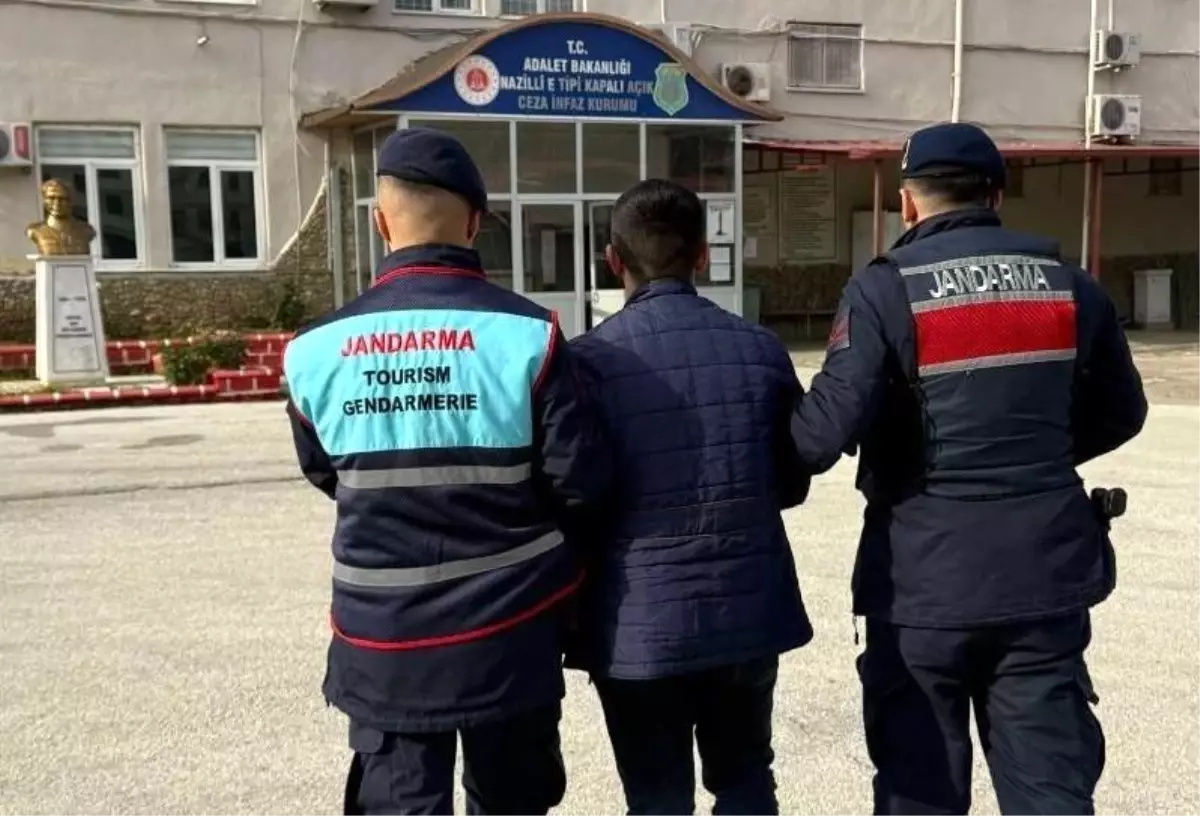 Nazilli'de Jandarma Operasyonu ile 8 Yıllık Hapis Cezalı Dolandırıcı Yakalandı