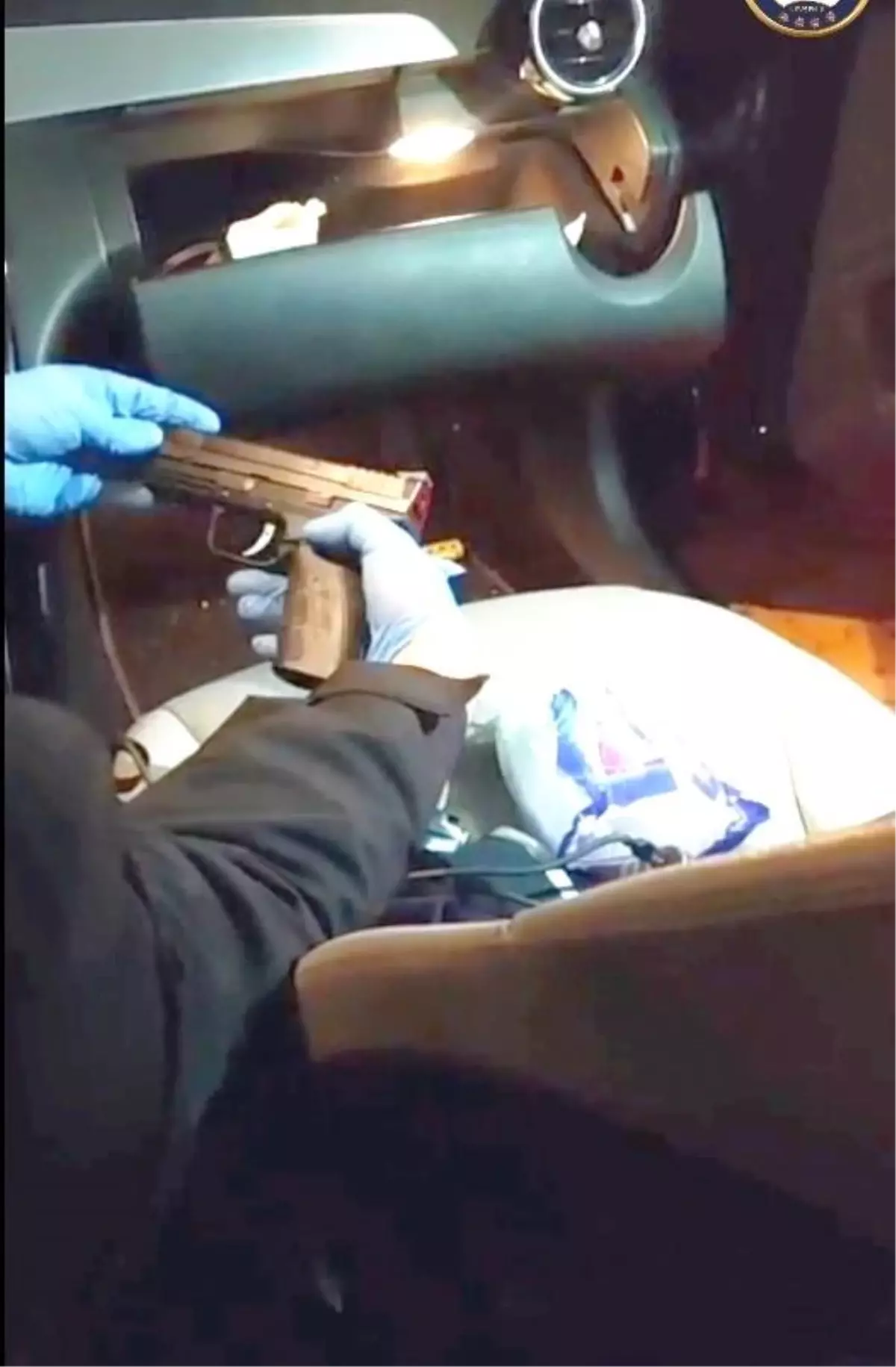 Nevşehir'de Polis Operasyonu: Araçta Gizli Bölmede Ruhsatsız Tabanca ve Uyuşturucu Ele Geçirildi