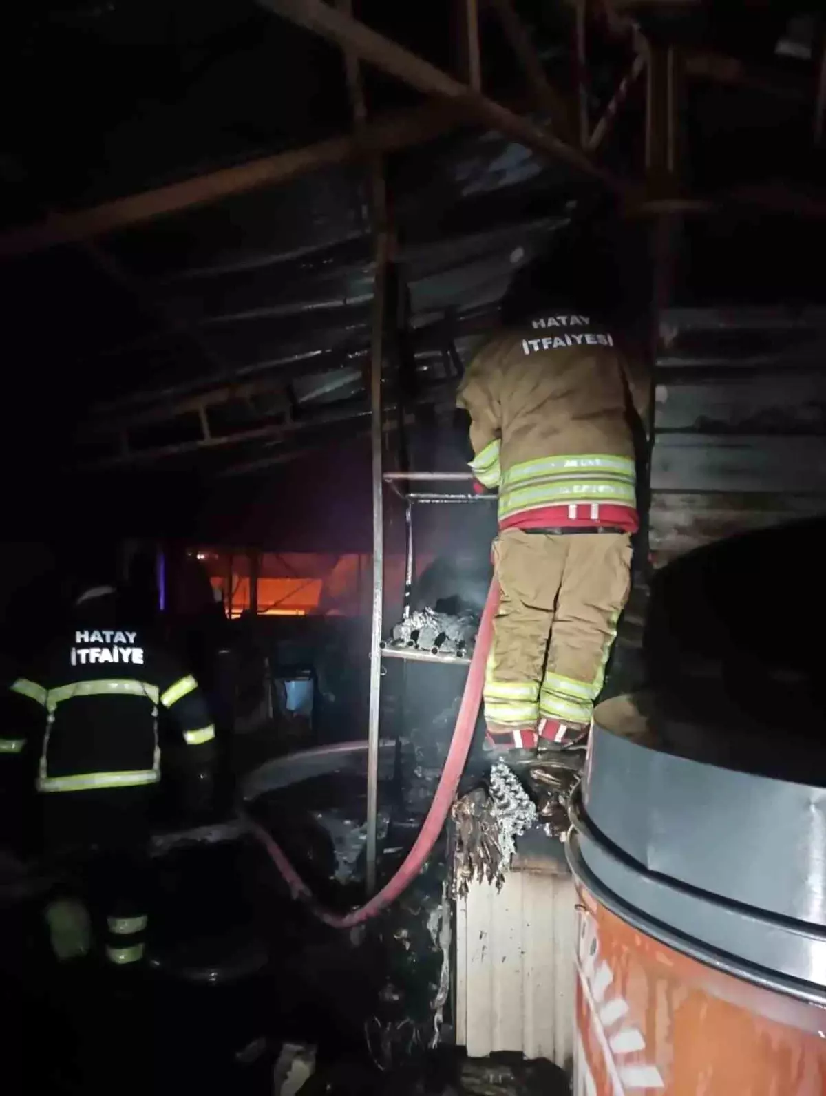 Samandağ'da Odunluk Yangını Kontrol Altına Alındı