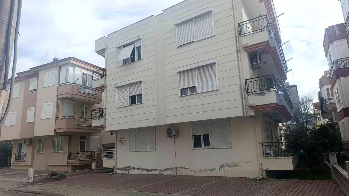 Manavgat'ta Apartman Dairesinde Mangal Yangını: İtfaiye Hızlı Müdahale Etti