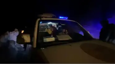 Sağlık ekipleri kar temizlerken