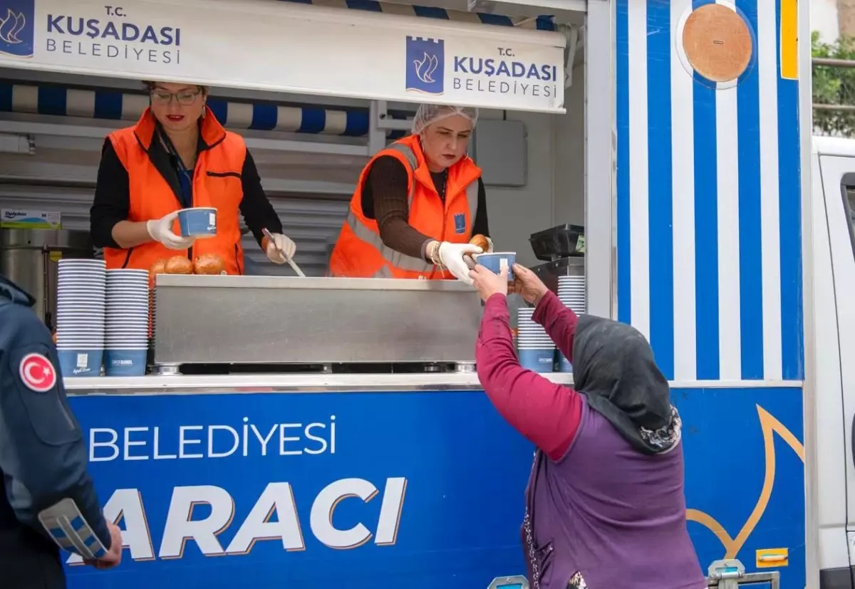 Kuşadası Belediyesi Kış Aylarında Sıcak Çorba Dağıtımına Başladı
