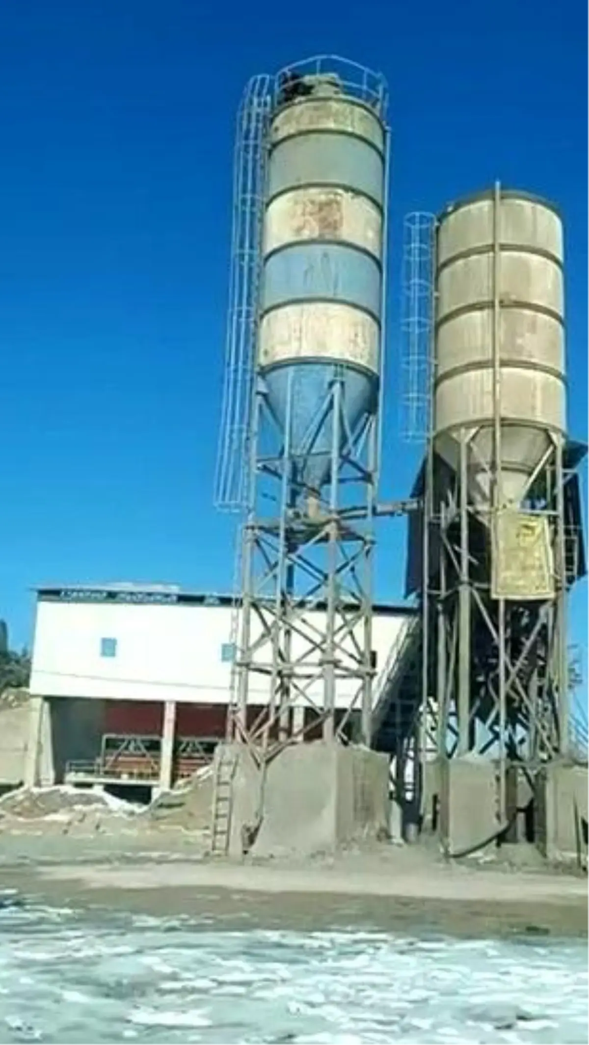 Adıyaman’da Çimento İşçileri Maaş İddialarını Çatılandırdı